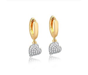 BRINCO CLICK LISO COM CORAÇÃO CRAVEJADO DE ZIRCONIAS FOLHEADO A OURO