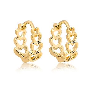 BRINCO ARGOLA CLICK LISA COM CORAÇÕES VAZADOS FOLHEADO A OURO