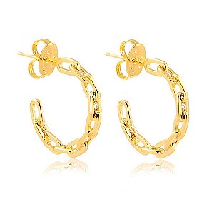 BRINCO MEIA ARGOLA DE ELOS COM DETALHES EM ZIRCÔNIAS FOLHEADO A OURO