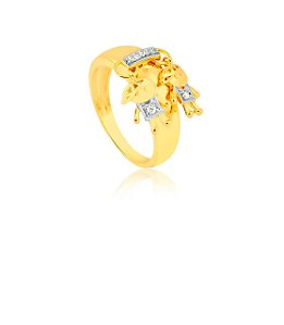 ANEL COM DOIS PINGENTES MENINOS COM PEDRAS DE ZIRCÔNIAS FOLHEADO A OURO