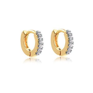 BRINCO ARGOLINHA CLICK PEQUENA COM PEDRAS DE ZIRCÔNIAS FOLHEADO A OURO