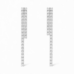 BRINCO LONGO COM ZIRCÔNIA CRISTAL FOLHEADO A RÔDIO BRANCO