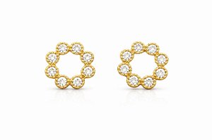 BRINCO REDONDO VAZADO COM OITO ZIRCÔNIA CRISTAL FOLHEADO A OURO