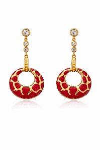 BRINCO PENDENTE CÍRCULO COM ESMALTAÇÃO VERMELHA E ZIRCÔNIAS FOLHEADO A OURO