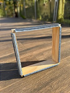 Bastidor 15x15 cm com gripper strip para punch needle