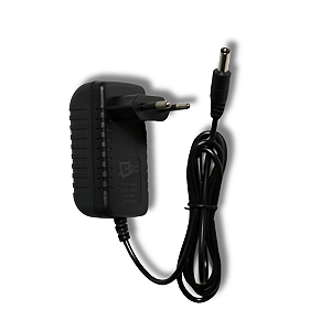Fonte de Alimentação 12V 2A Bivolt Automática com Conector P4 para Câmeras e Equipamentos Eletrônicos