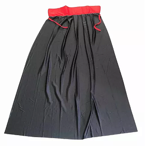 Capa Preta Gola Vermelha Infantil