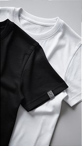 Kit 2 camisetas masculinas algodão egípcio preta e branca - P