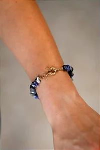 Pulseira Cascalho de Sodalita com fecho boia