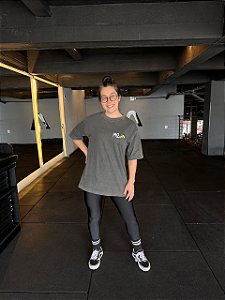 Camiseta Oversized Fases Chumbo