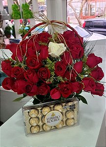 Cesta com 35 Rosas Vermelhas e Ferrero Rocher