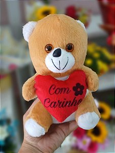 Urso Marrom com um Coração "Com Carinho" 23 cm de Pelúcia