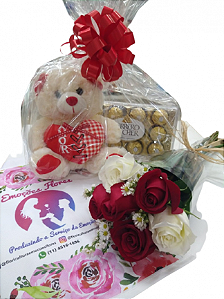 Kit Mozão com Buquê de Rosas - Pelúcia e Ferrero Rocher