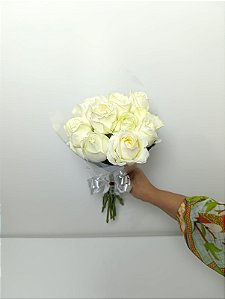 Buquê de 10 (Dez) Rosas Brancas – Beleza Natural