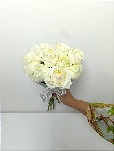Buquê de 9 (Nove) Rosas Brancas – Beleza Natural