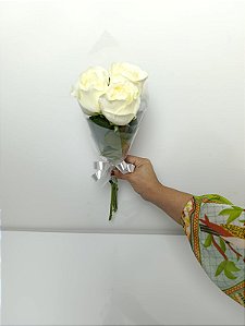 Buquê de 3 (Três) Rosas Brancas – Beleza Natural