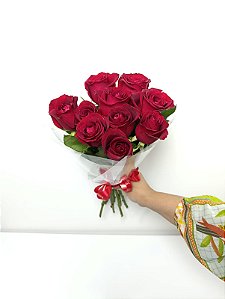 Buquê de 10 (Dez) Rosas Vermelhas – Beleza Natural