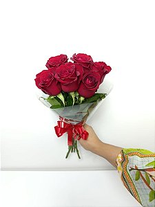 Buquê de 6 (Seis) Rosas Vermelhas – Beleza Natural