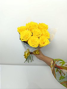 Buquê de 8 (Oito) Rosas Amarelas – Beleza Natural
