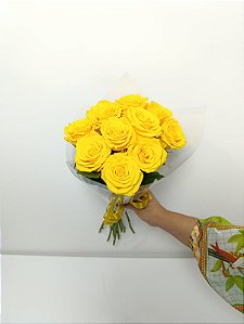 Buquê de 10 (Dez) Rosas Amarelas – Beleza Natural