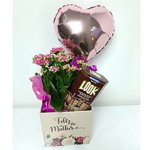 Cestas de Aniversário | Comemorativa - Feliz Dia da Mulher com Kalandiva, Balão 10 (dez) Polegadas Rosa e Chocolate Look 55g (cinquenta e cinco gramas)