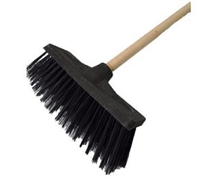 Escovão de Nylon Gari Retangular Cabo Inclinado 1,5m - com Raspador - 30cm