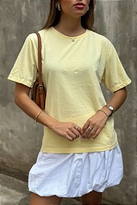 T-SHIRT PREMIUM LISA AMARELA ESTONADA