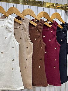REGATA MARSALA BORDADA CORAÇÃO