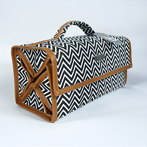 Necessaire Rocambole 4 Compartimentos e Gancho de pendurar Estampa Zig Zag