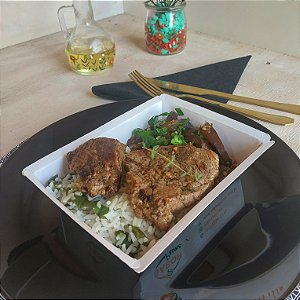 Filé mignon Bovino ao chimichurri + Arroz com espinafre + Berinjela ao shoyu