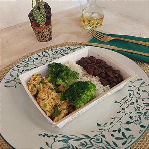 Iscas de frango c/ Mostarda e mel + Arroz + Feijão preto + Brócolis no azeite