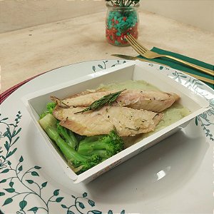 Filé de Tilápia ao siciliano + Purê de batata doce + Brócolis