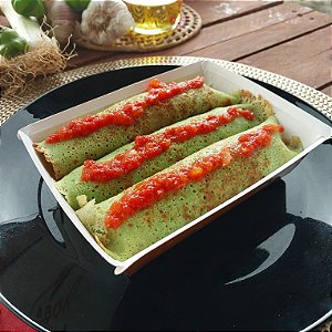 Panqueca de espinafre com frango cremoso e requeijão