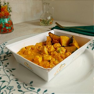 Strogonoff de frango + Cabotiá rústica com ervas