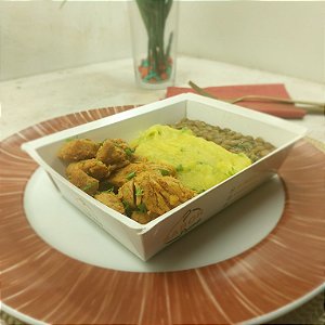 Filé mignon suíno c/ toque de laranja + Purê de mandioquinha + Lentilha