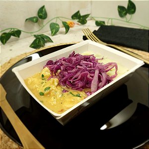 Cubos de frango cremoso + Purê de batata + Repolho roxo