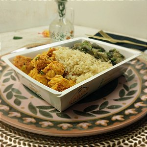 Cubos de frango com tomate + Arroz integral + Berinjela refogada