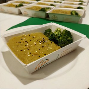 Escondidinho de frango com requeijão e purê de batata doce + Brócolis