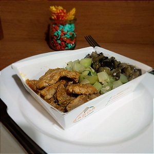 Filé mignon suíno c/ toque de laranja + Chuchu e Berinjela refogados