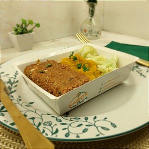 Kibe de carne assado + Purê de Cabotiá + Couve flor