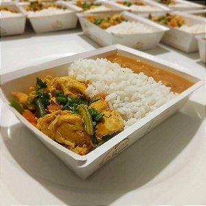 Picadinho de frango c/ vagem e cenoura + Arroz e Feijão