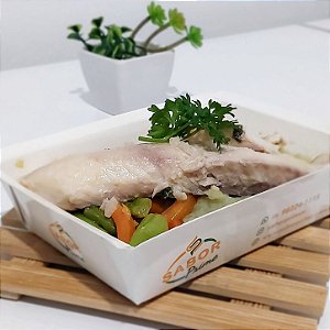 Filé de tilápia c/ ervas + Purê de batata doce + Vagem e cenoura