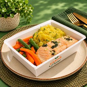 Filé de Salmão assado + Purê de mandioquinha + Cenoura e vagem
