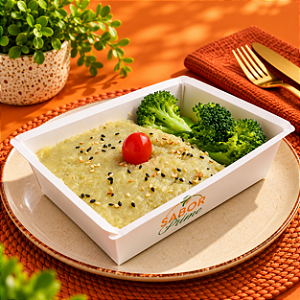 Escondidinho de frango com purê de batata doce + Brócolis no azeite