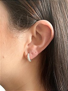 Meia Argola em Prata Cravejada