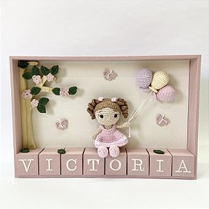Porta maternidade feminino com menina no jardim