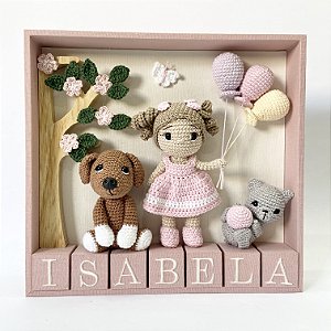Porta maternidade feminino com menina no jardim com 2 cachorrinho