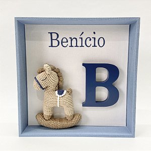 Porta maternidade masculino com inicial e cavalinho de balanço