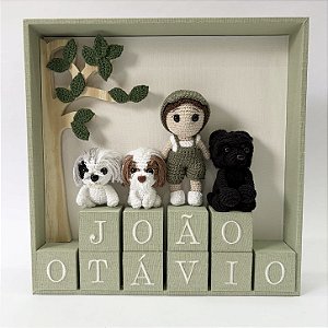 Porta maternidade masculino com 1 menininho e 3 cachorrinho