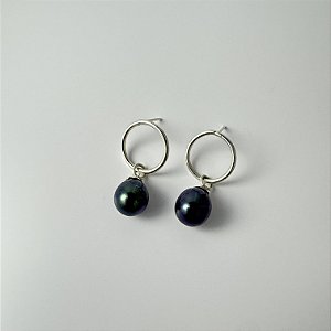 Brinco com pérola negra
